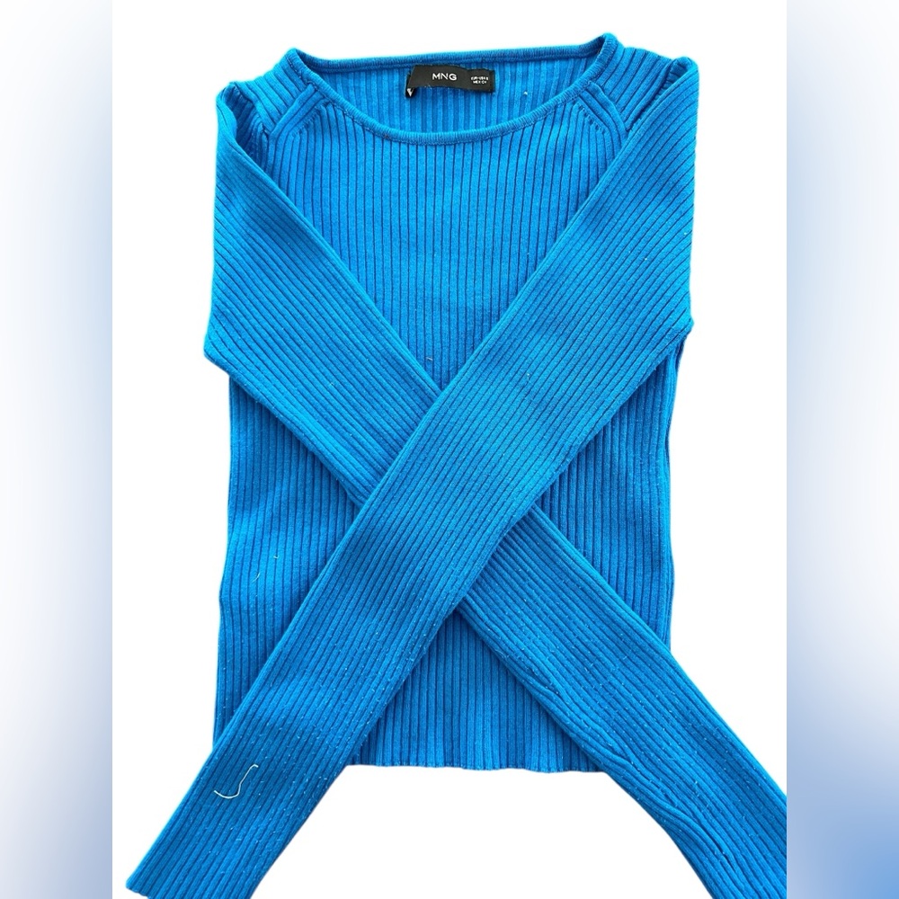 Blue Long Sleeve Tee for Effortless Style